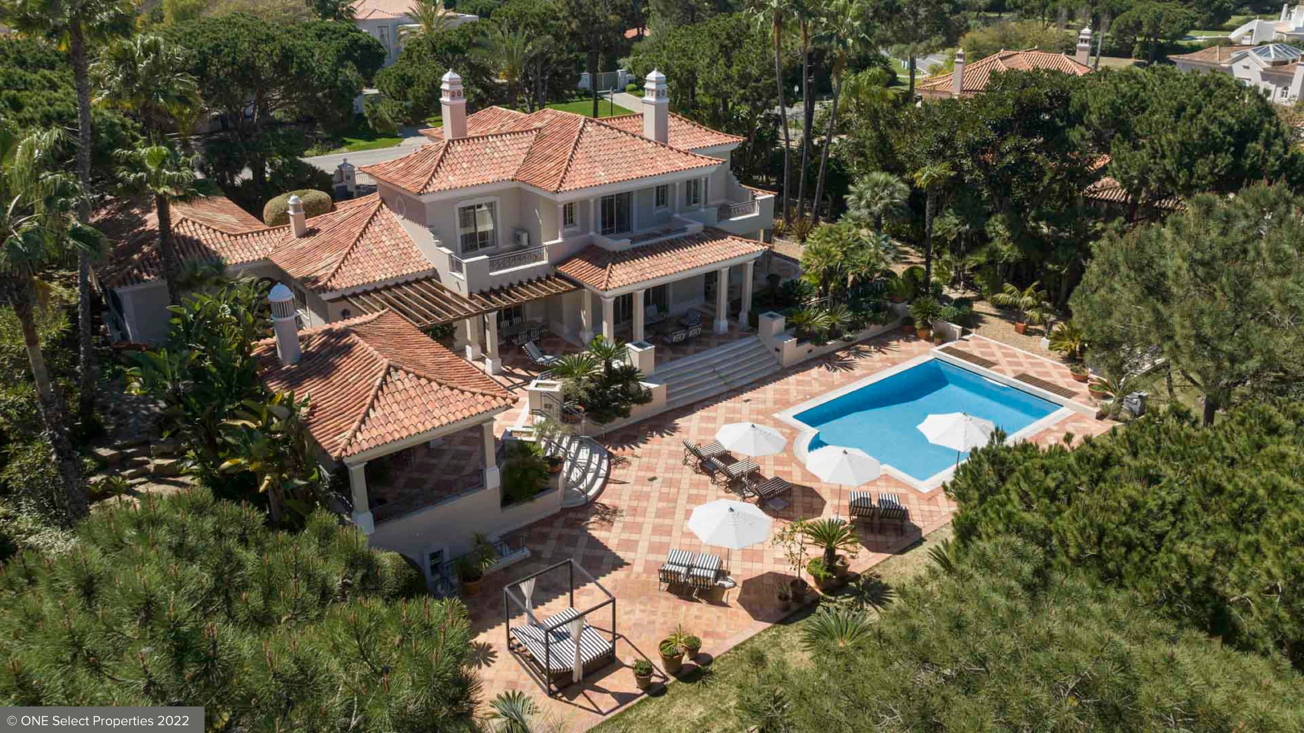 villa in quinta-do-lago on the market by golf course