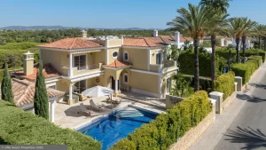 Aerial view of Villa Nina’s terrace and private heated pool in Quinta do Mar, Algarve, by ONE Select Properties.